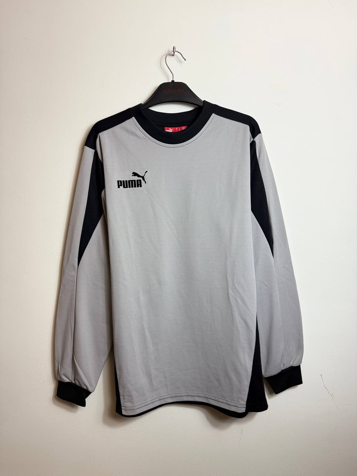 Puma long sleeve top with padded elbows.