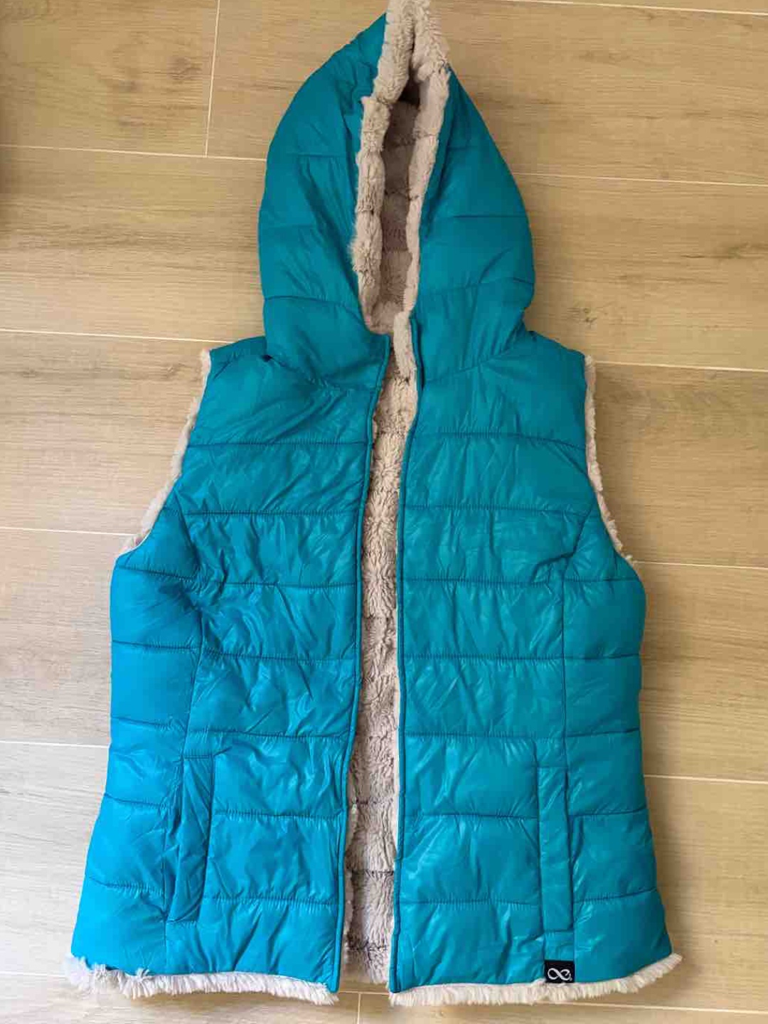 Reversible faux-fur hooded gilet
